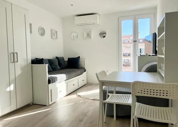 Moderne Renove Avec Balcon