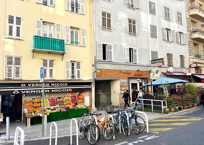 Moderne Renove Avec Balcon Nice