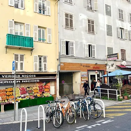 Moderne Rénové Avec Balcon Nizza