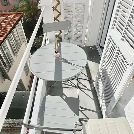 Moderne Rénové Avec Balcon *