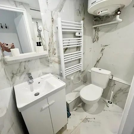 Appartement Moderne Rénové Avec Balcon *